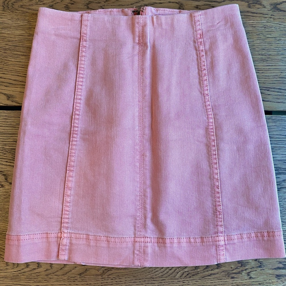 Woman’s mini skirt with zipper in back